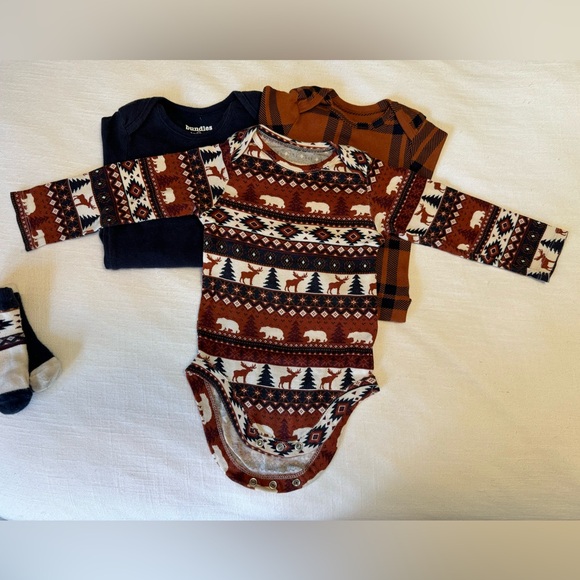 Bundles Baby Place | Fall Long Sleeved Bodysuit & Sock Set | 12-18 months - Picture 2 of 9